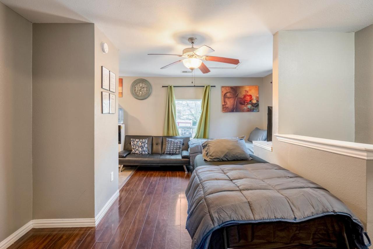 East Downtown Bungalow Houston Bagian luar foto